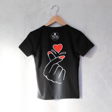 T-shirt Donna nera scollo a V mano cuore