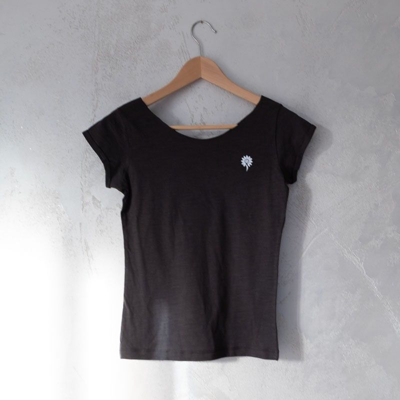 T-shirt donna antracite scollo barca taglio vivo woman